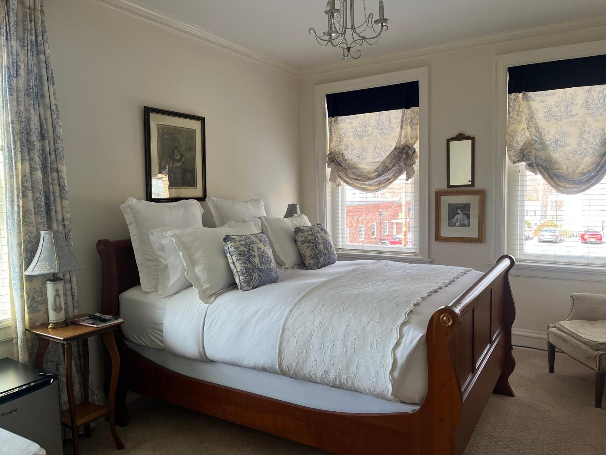 Ironclad Inn And Bourbon Room Fredericksburg Bagian luar foto