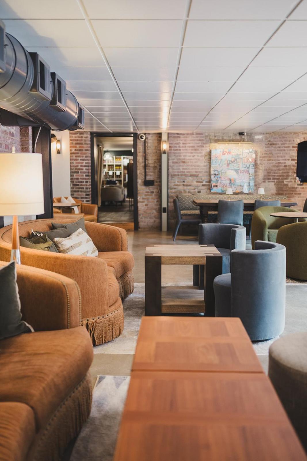 Ironclad Inn And Bourbon Room Fredericksburg Bagian luar foto