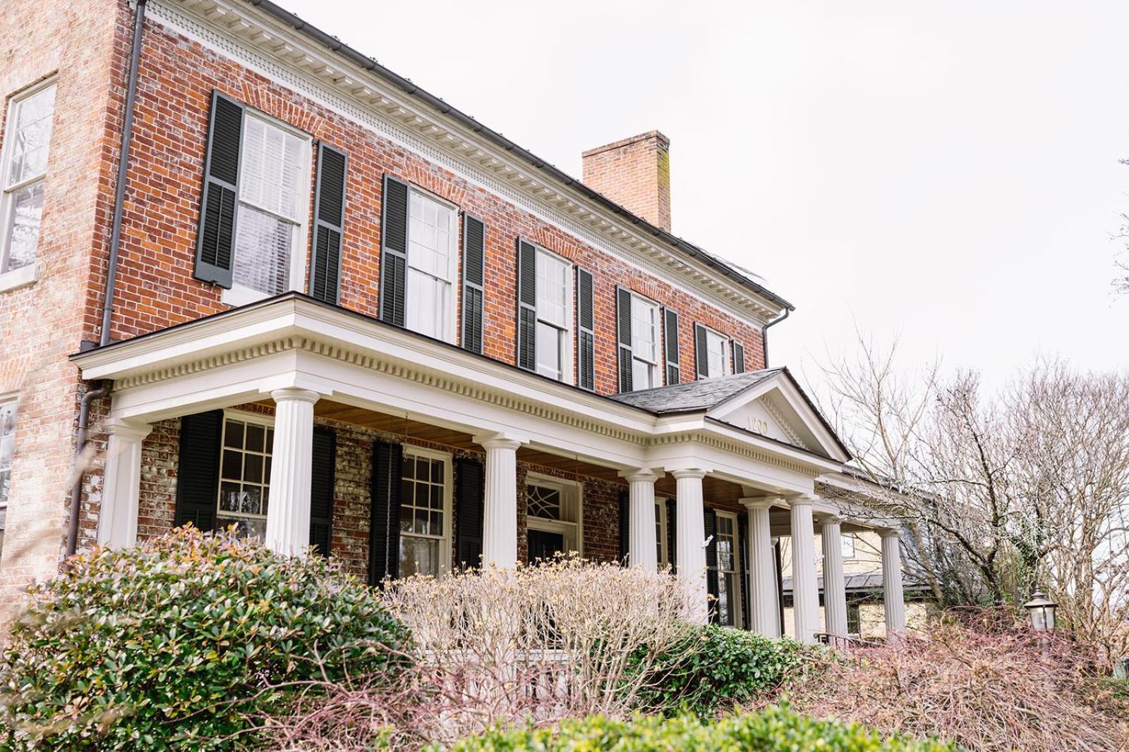 Ironclad Inn And Bourbon Room Fredericksburg Bagian luar foto