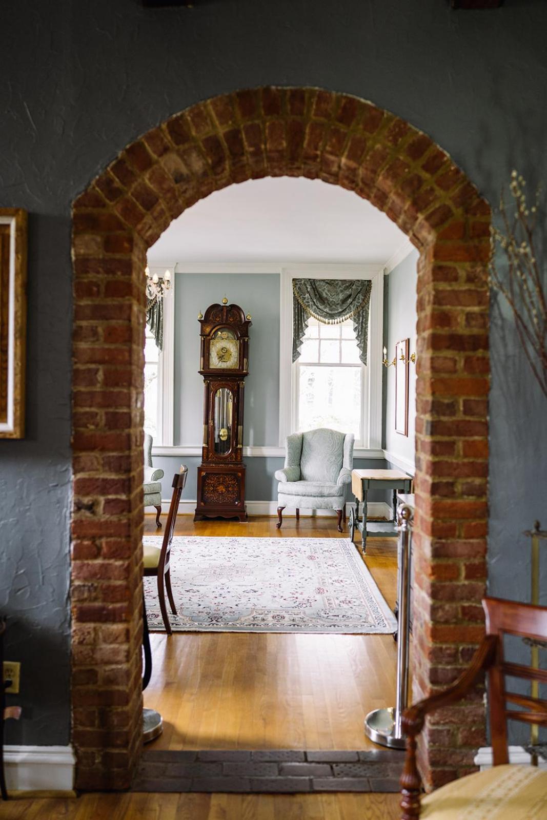 Ironclad Inn And Bourbon Room Fredericksburg Bagian luar foto