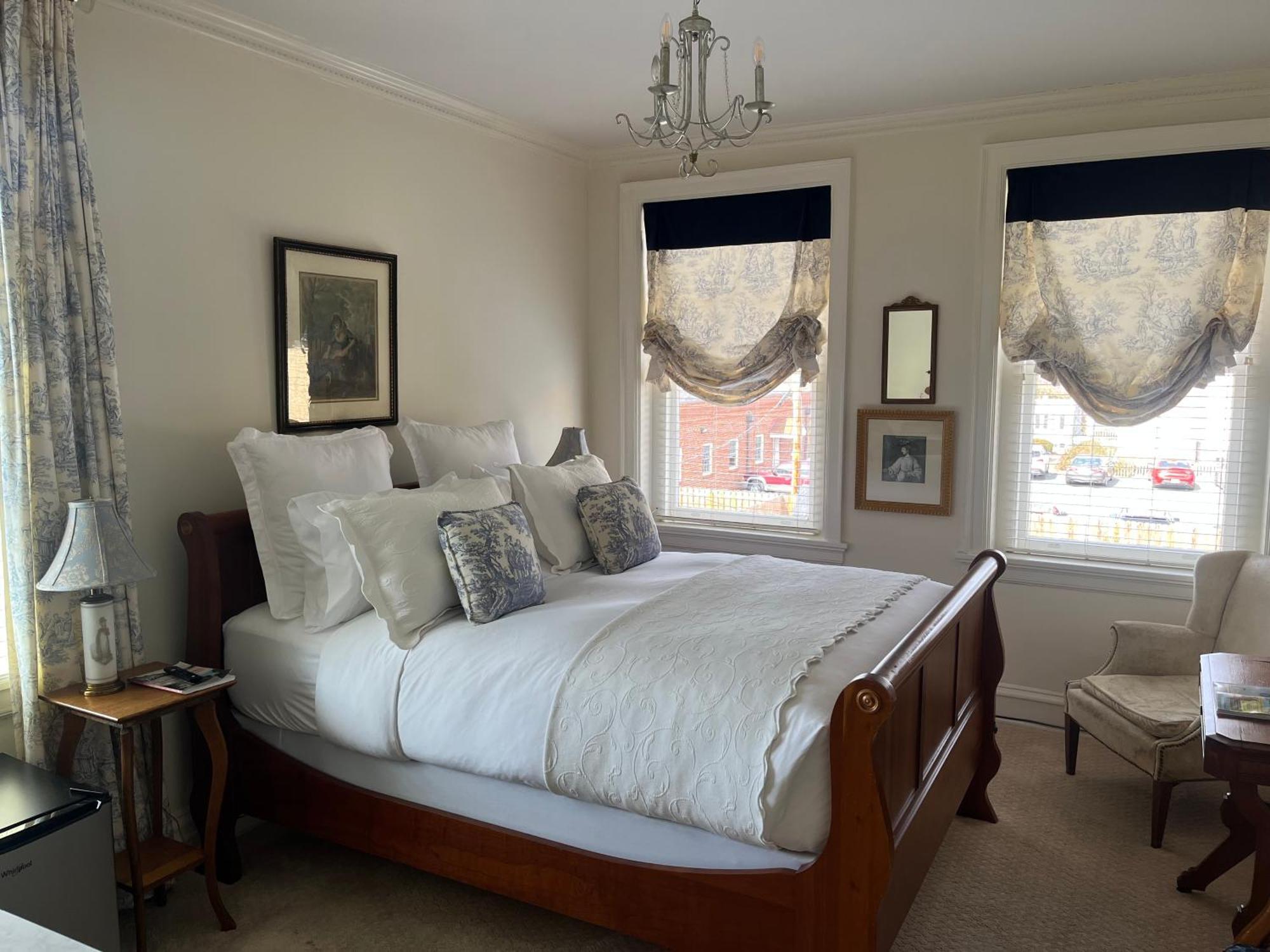 Ironclad Inn And Bourbon Room Fredericksburg Bagian luar foto